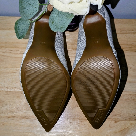 Guess Classic Pump - Picture 4 of 4